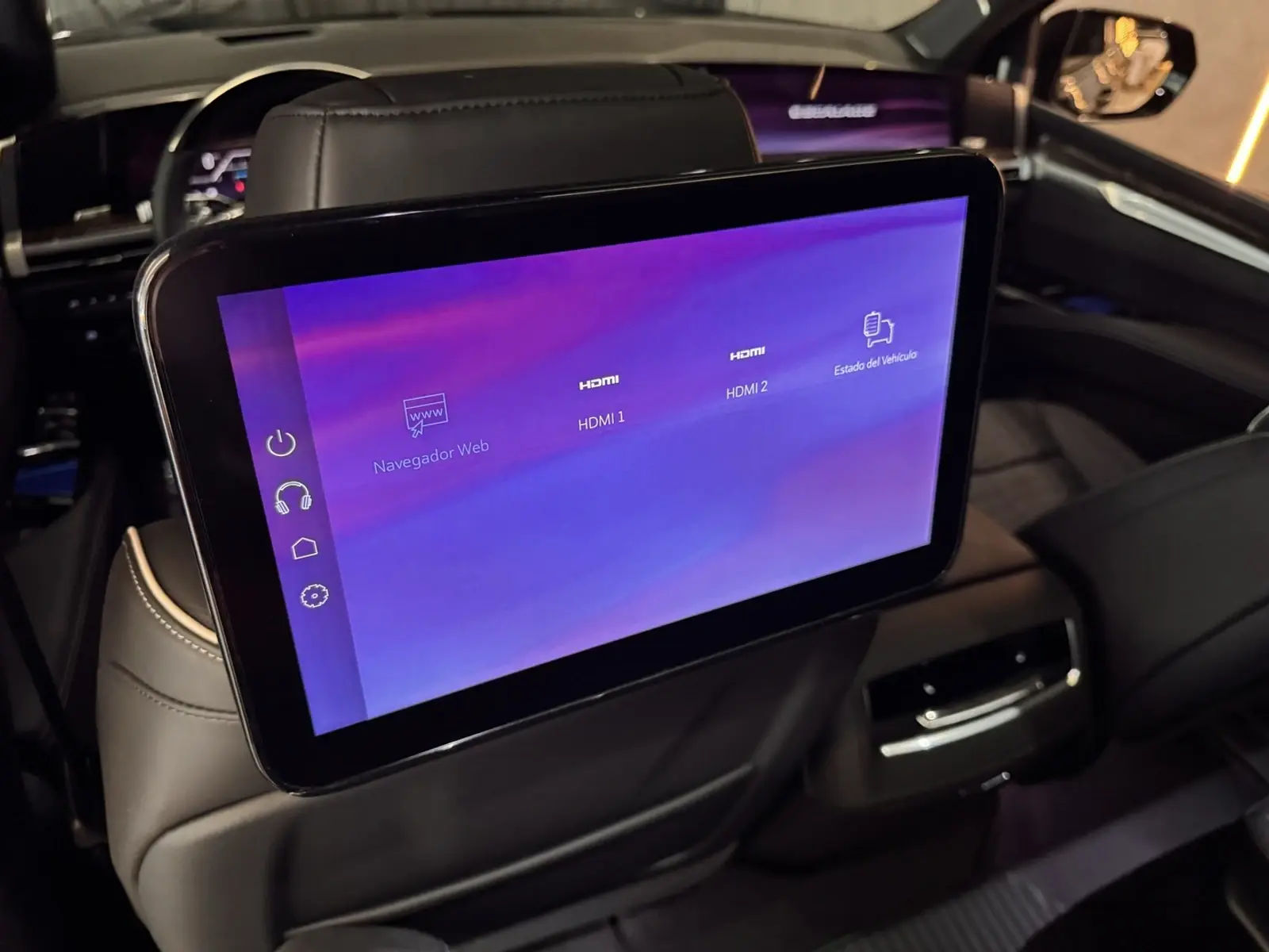 Tela de entretenimento traseira do Cadillac Escalade ESV Sport