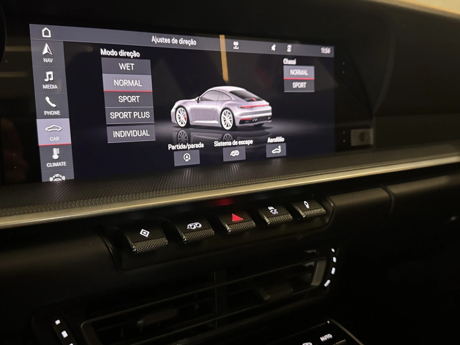 Porsche 911 Carrera amarela 2020/2021: Sistema multimídia