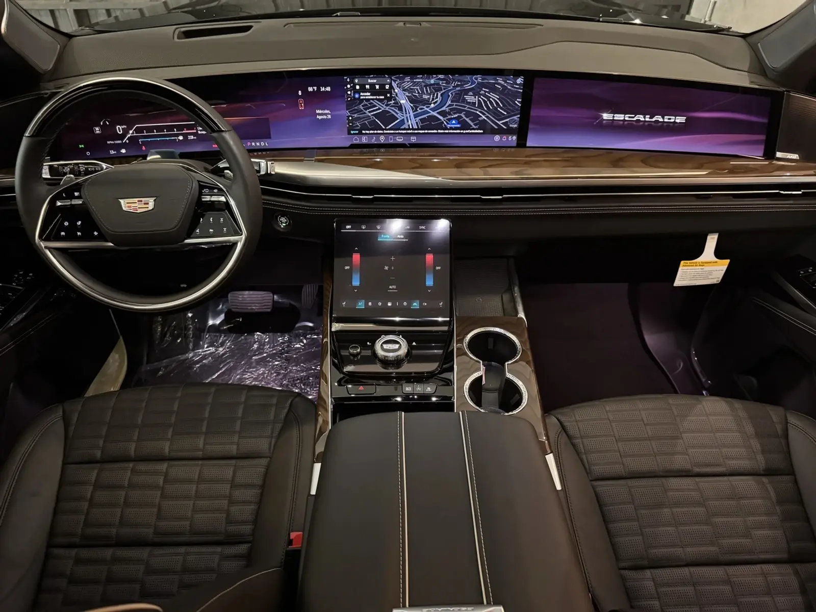 Painel curvo digital do Cadillac Escalade ESV Sport