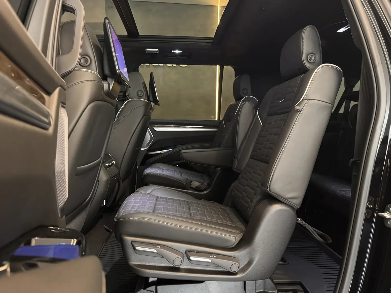 Segunda fileira de bancos do Cadillac Escalade ESV Sport