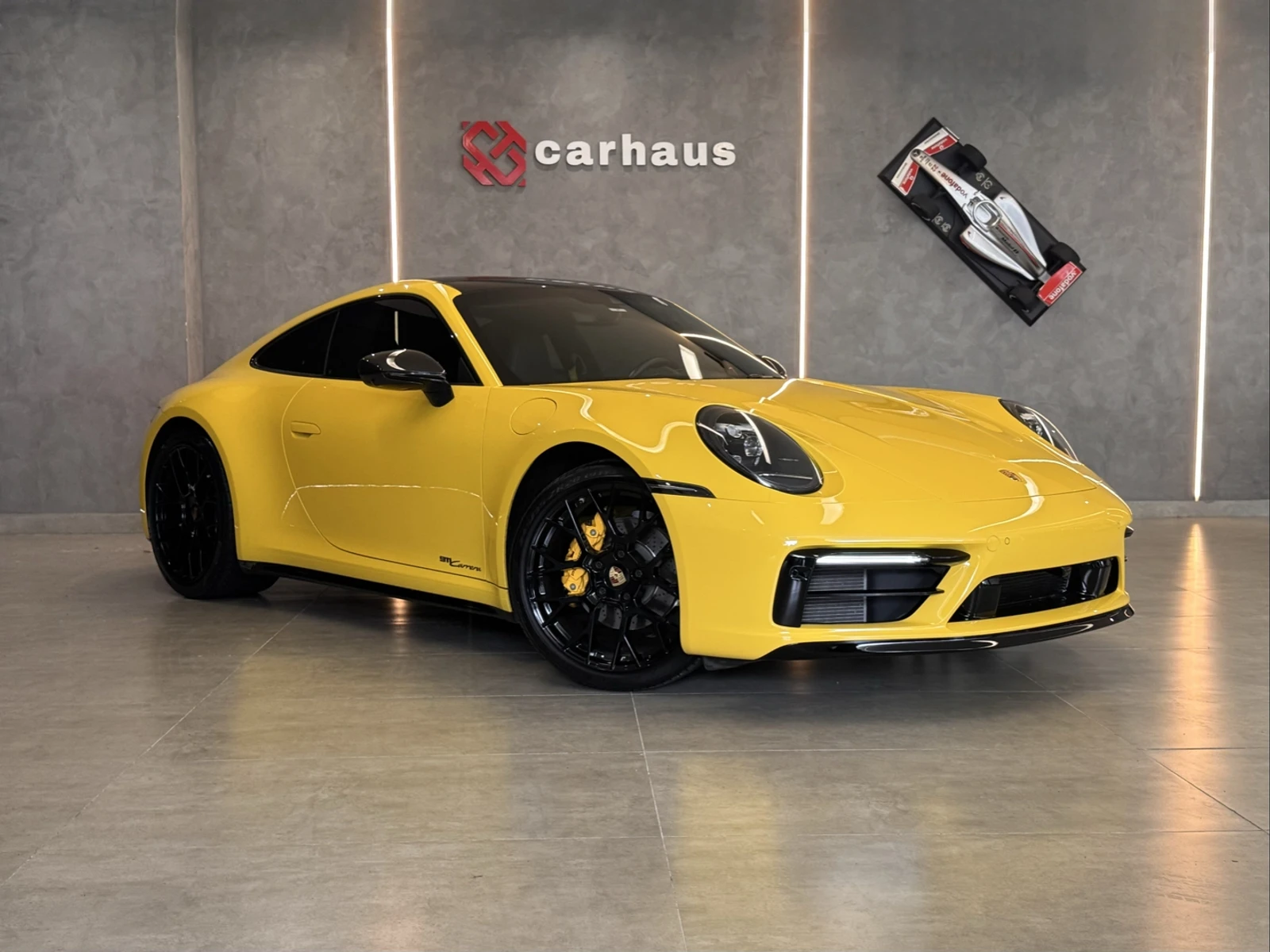 Porsche 911 Carrera amarela 2020/2021: Linhas esportivas