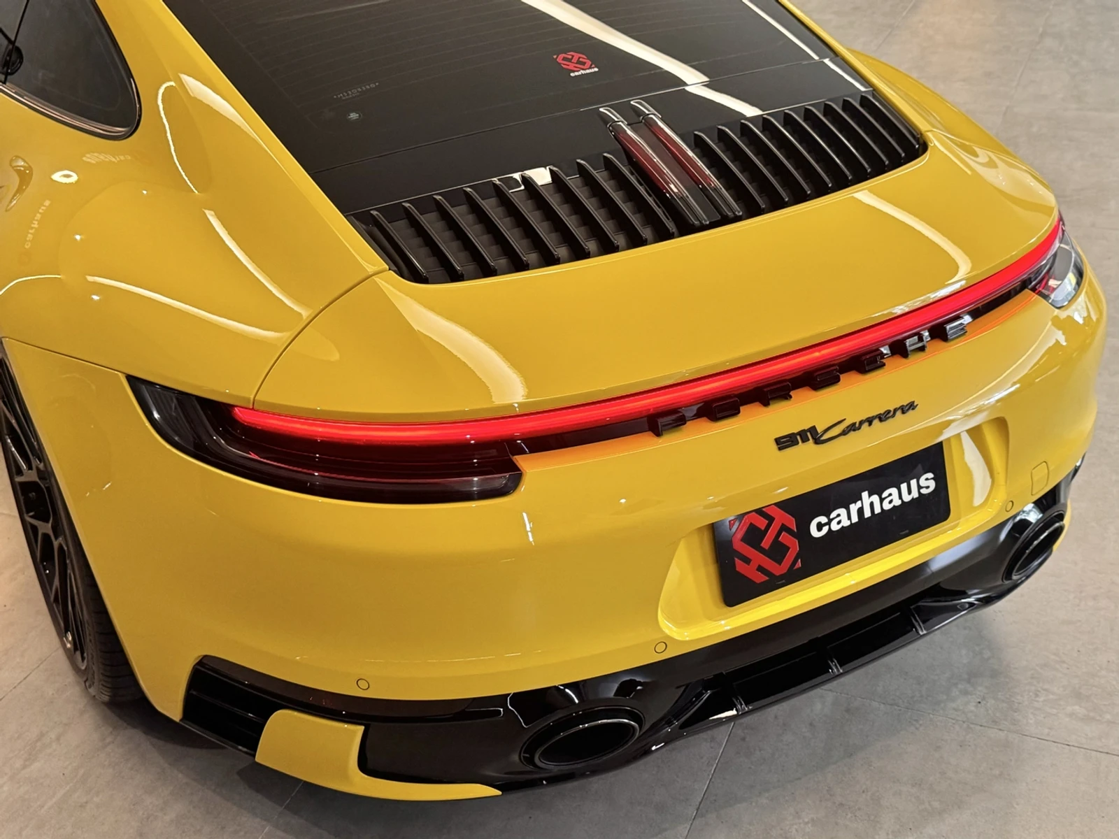 Porsche 911 Carrera amarela 2020/2021: Assinatura luminosa