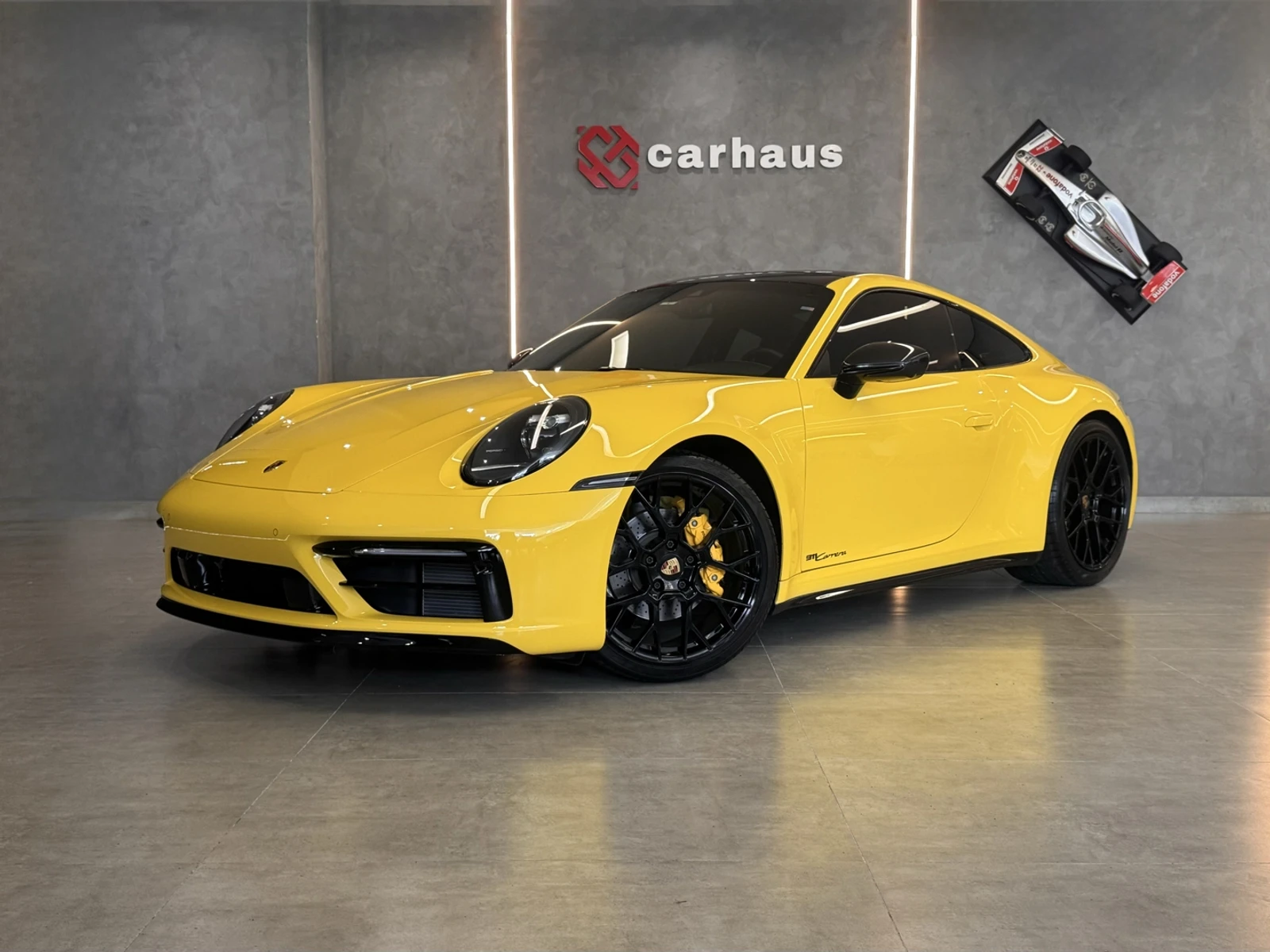 Porsche 911 Carrera amarela 2020/2021: Perspectiva dianteira