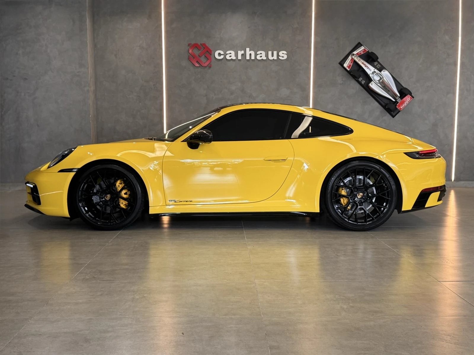 Porsche 911 Carrera amarela 2020/2021: Silhueta 911